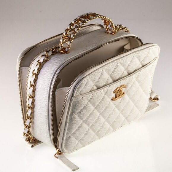 Chanel Quilted White Caviar Pick Me Up Vanity Case Gorgeous Condition! - Picture 9 of 11